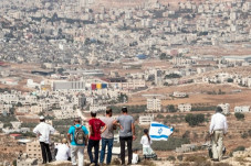 Netanyahu Manfaatkan...