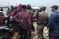 3 Nelayan Pantai Tanjung...
