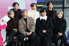 BTS Sabet Penghargaan...