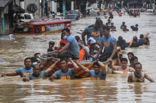 Badai Vamco Terjang...