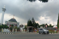 Lima Pegawai Positif...