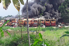 Kuburan Bangkai Bus...