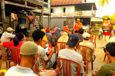 Warga Kampung Gusunge...