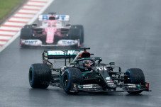 Bos Mercedes Senang...