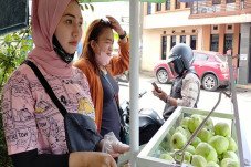 Viral, Penjual Rujak...