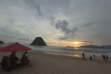 Tarik Wisatawan, Disbudpar...