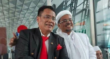 Hotman Paris Pamer Foto...