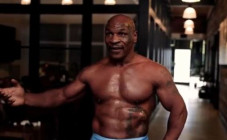 Robek Kemeja, Mike Tyson...