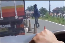 Palak Setiap Sopir Truk...