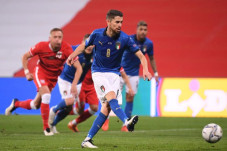 Solid Saat Krisis, Italia...