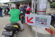 Harga Pertalite Turun,...