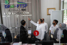 Mudahkan Investasi,...