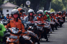 Meluncur Lincah, Pak...