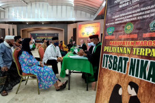60 Pasangan Suami-Istri...