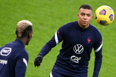 Mbappe Siap Tampil di...