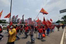 Beraksi di DPR, Buruh...