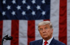 Trump Bisa Tarik Pasukan...