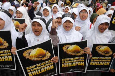 Hati-Hati, Perempuan...