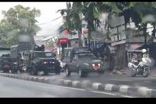 Pengamat: Kehadiran...