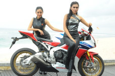 Honda CBR1000RR yang...