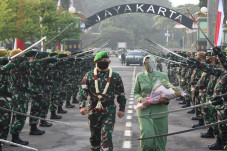 Perintahkan TNI Copot...