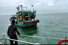 Kapal Ikan Berbendera...