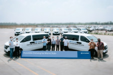 Ingin Servis Mobil Hyundai...