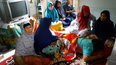 Tangis Keluarga Penambang...