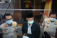 Dicecar 50 Pertanyaan,...