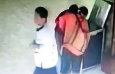 Astaga! Bapak Ajak Istri...