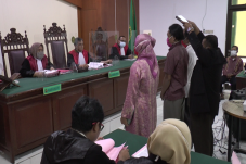 Viral, Terdakwa Langgar...