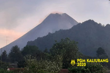Gempa dan Suara Guguran...
