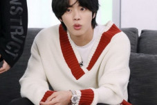 Intip Gaya Jin BTS,...