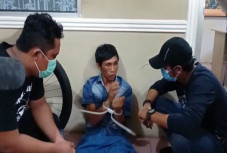 Ngaku Karyawan Bank,...