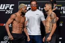 UFC 255! Panggung Utama...