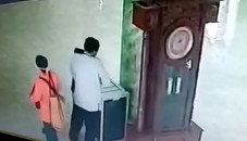 Satu Keluarga Pencuri...