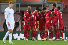 Bantai Leicester, Liverpool...