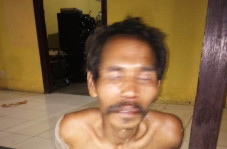 Bejat, Pria Ini Bawa...