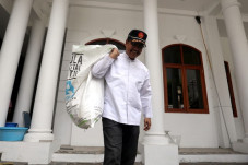 Dikabarkan Positif COVID-19,...