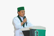 Penurunan Baliho Habib...