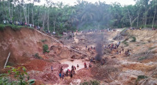 2 Penambang Emas Ilegal...
