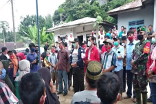 Semangati Warga, Bupati...