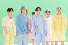 BTS Lelang Kostum MV...