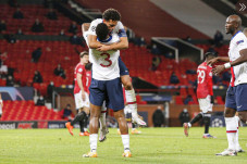 PSG Bungkam Man United,...