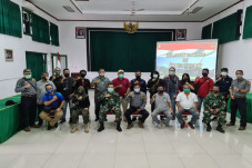 Di Hadapan Awak Media,...