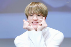 Rayakan Ultah Jin BTS,...