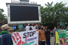 Tak Berizin, Demo Tolak...