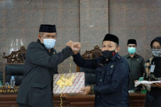 Bupati Bulukumba Serahkan...