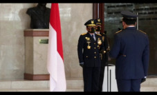 Panglima TNI Sematkan...