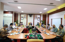 Pjs Wali Kota Terima...